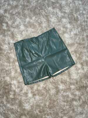 Short Engomado verde militar