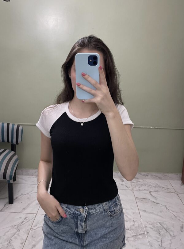 Remera combinada inversa