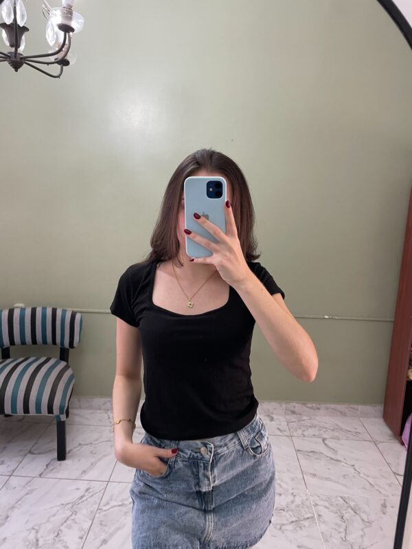 Remera escote cuadrado